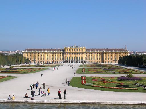 Schloss Schönbrunn in Wenen, geniet van deze prachtige fietsvakantie van Praag naar Wenen