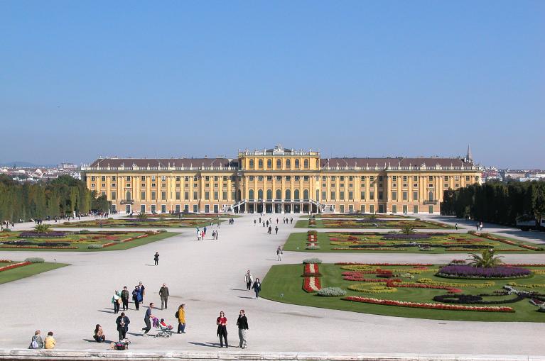 Schloss Schönbrunn in Wenen, geniet van deze prachtige fietsvakantie van Praag naar Wenen