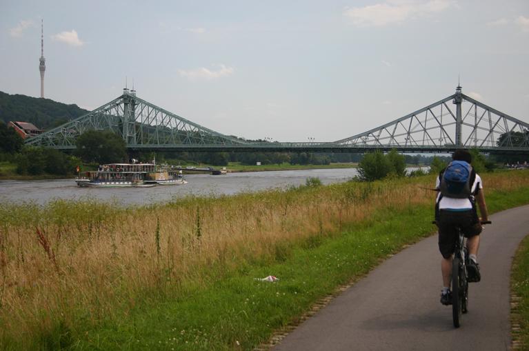 Fietsen langs de Elbe over de bekende Elberadweg fietsroute