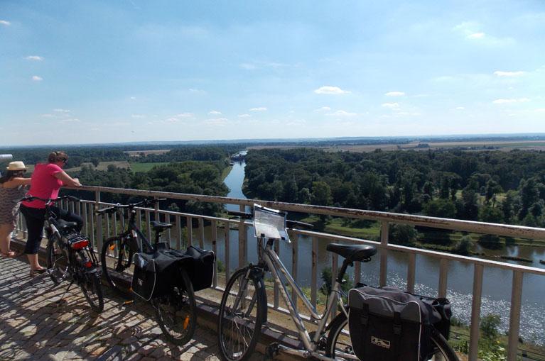 Mooi uitzicht over rivier de Elbe, tijdens de Elberadweg fietsvakantie