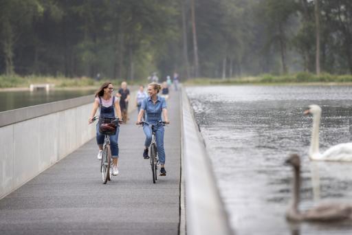 Fietsen door het water
